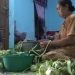 Cuan Berlipat Usaha Ketupat, Sehari Bisa Produksi 15 Ribu Ketupat