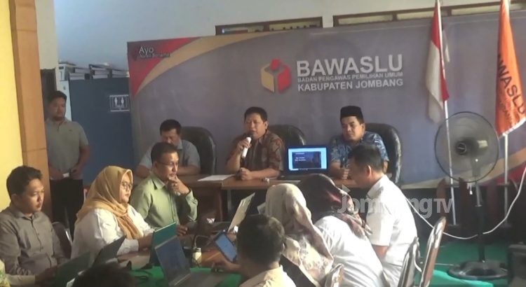 Bawaslu Jombang Evaluasi Kinerja Panwascam, Ada Apa?