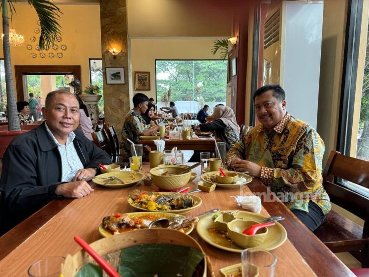 Bertemu Warsubi, PJ Bupati Apresiasi Semua Putra Putri Terbaik Jombang Yang Mau Maju Pilkada 2024