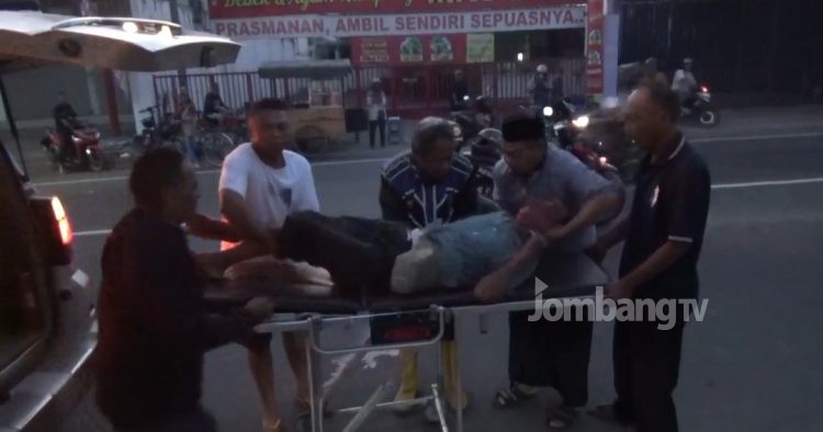 Pedagang Sayur Terkapar Tabrak Kucing di Jalan Hasyim Asy’ari