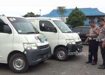 Lima Kendaraan Terlibat Tabrakan Beruntun di Flyover Peterongan