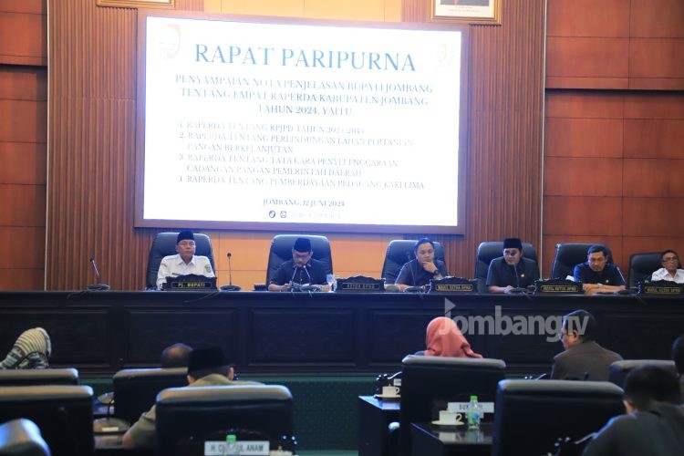 DPRD Jombang Gelar Paripurna Nota Penjelasan Bupati Bahas Empat Raperda