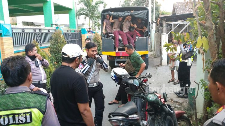 Beroperasi Dekat Ponpes, Arena Judi Sabung Ayam di Gerebek