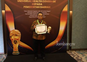 Wapres Ma’ruf Amin Berikan Penghargaan UHC Awards kepada 493 Kepala Daerah