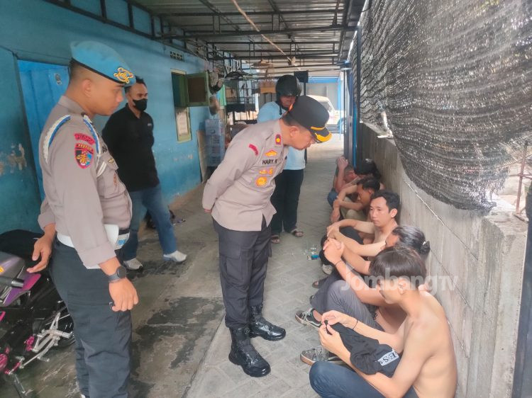 Polres Jombang Gerebek Pedagang Minuman Keras. Sita 683 Miras Berbagai Jenis