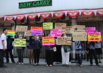 Karyawan Ruko Simpang Tiga Gelar Aksi Unjukrasa
