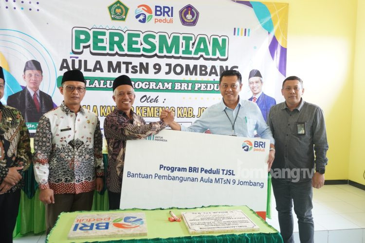 BRI Peduli Bantu Pembangunan Aula MTsN 09 Jombang