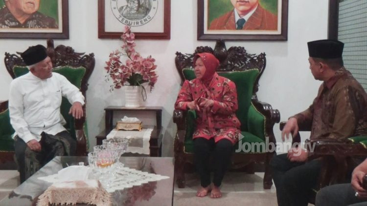 Jelang Pilgub, Risma Ziarahi Makam Para Pendiri NU di Jombang