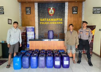 Pengiriman 660 Liter Tuak Asal Tuban Digagalkan di Jombang