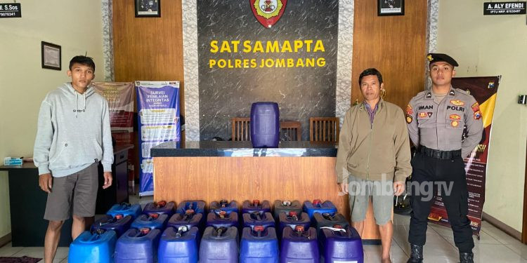 Pengiriman 660 Liter Tuak Asal Tuban Digagalkan di Jombang