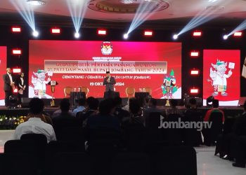 Debat Perdana Pilkada Jombang Dimulai, Dua Paslon Hadi di Waktu Berbeda