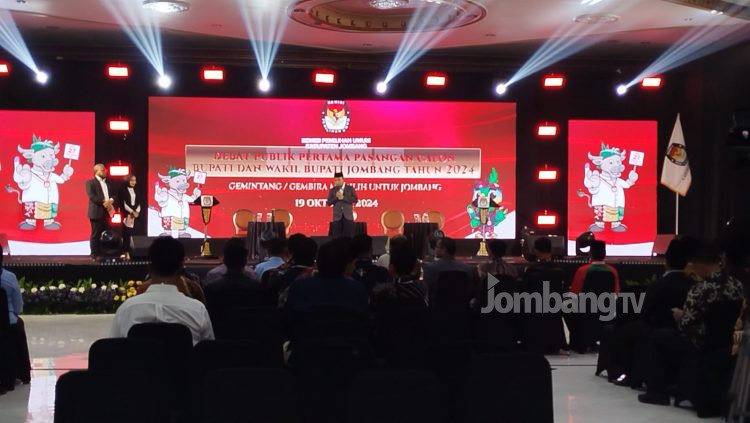Debat Perdana Pilkada Jombang Dimulai, Dua Paslon Hadi di Waktu Berbeda