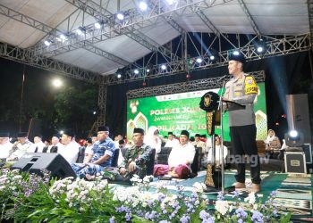 Ciptakan Pilkada Damai, Polres Jombang Ajak Ribuan Warga Bersholawat Sekaligus Sosialisasi UU Cukai