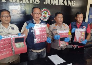 Edarkan Sabu, Dua Pria di Jombang Diborgol, 81 gram Disita Polisi