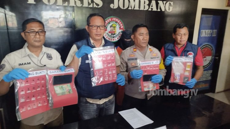 Edarkan Sabu, Dua Pria di Jombang Diborgol, 81 gram Disita Polisi