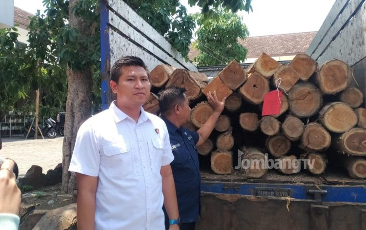 Kasus Illegal Logging, Perangkat Desa di Jombang Ditangkap Polisi