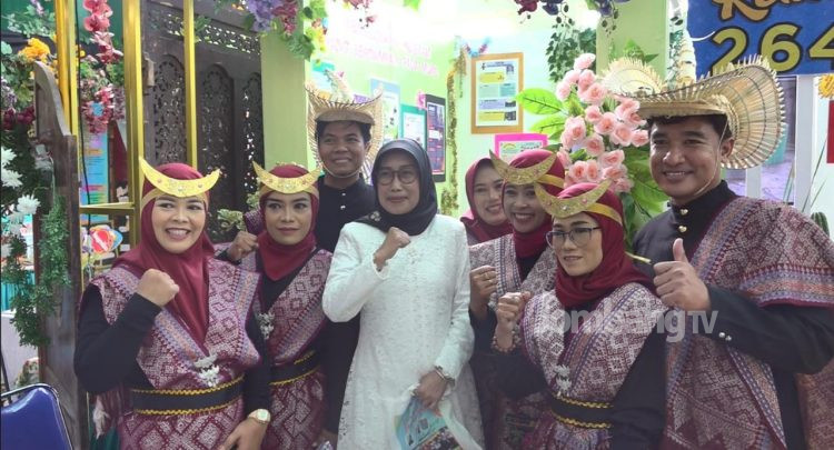 Plh. Kepala Disdikbud Jombang, Wor Windari Buka Pameran Panen Hasil Belajar PGP Angkatan 10