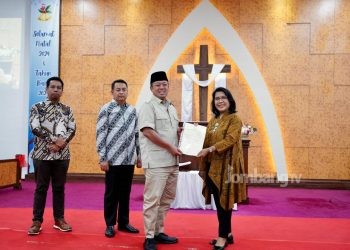 Jelang Perayaan Natal Menteri Nusron Serahkan Sertipikat untuk Gereja yang Berdiri sejak 1968