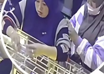 Sekelompok Emak-emak Terekam CCTV Curi Perhiasan di Toko Emas Cukir