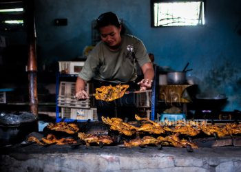 Memotret Gurihnya Ayam Panggang Spanyul
