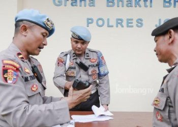 Cegah Pelanggaran, Propam Polresta Jombang Raya Cek Senpi Anggota