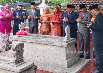Peringati Hari Pahlawan Pj Bupati Jombang Ajak Kaum Muda Teladani Nilai-nilai Kepahlawanan