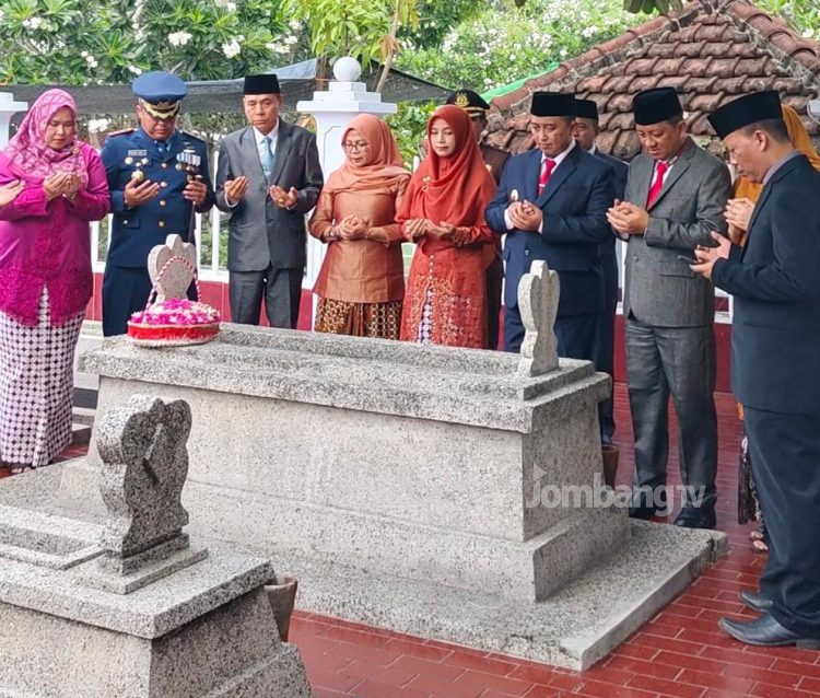 Peringati Hari Pahlawan Pj Bupati Jombang Ajak Kaum Muda Teladani Nilai-nilai Kepahlawanan