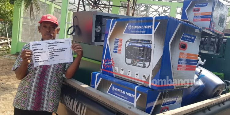 Petani Tembakau di Jombang yang Dapat Bantuan Mesin Rajang dari DBHCHT 2024