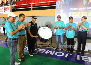Berlangsung Meriah, Pj Bupati Jombang Teguh Narutomo Buka Kejuaraan Drumband