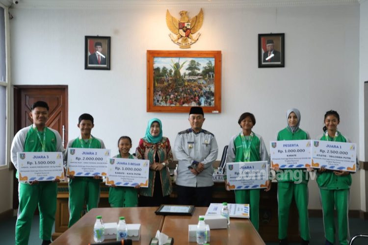 Pj Bupati Jombang Beri Apresiasi Enam Atlet Peraih Medali O2SN