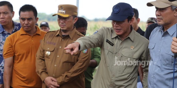 Dampingi Menteri Lingkungan Hidup, Pj Narutomo Tinjau Pengolahan Limbah Tahu dan Slag Alumunium