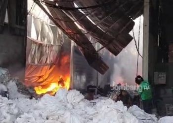Pabrik Plastik di Jombang Dilalap si Jago Merah, Penyebab Belum Diketahui