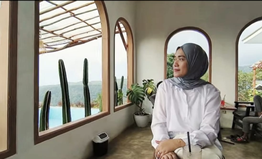 Sunflowe cafe and scenery menawarkan konsep ruang dengan jendela terbuka, angin sejuk pegunungan menjadikan tempat ini wajib untuk dikunjungi. (Foto : ist)