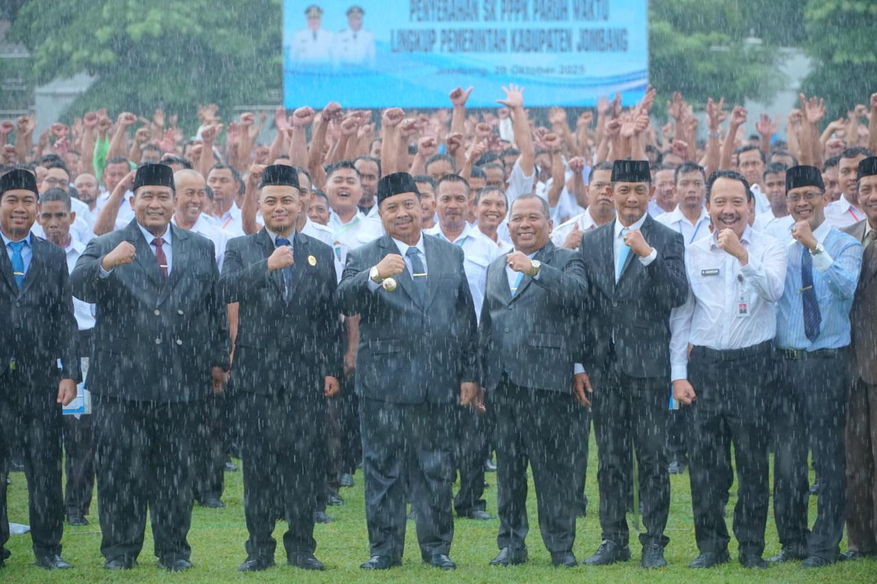 Hujan, Haru, dan Harapan: Cerita di Balik Pengangkatan 4.101 PPPK Jombang
