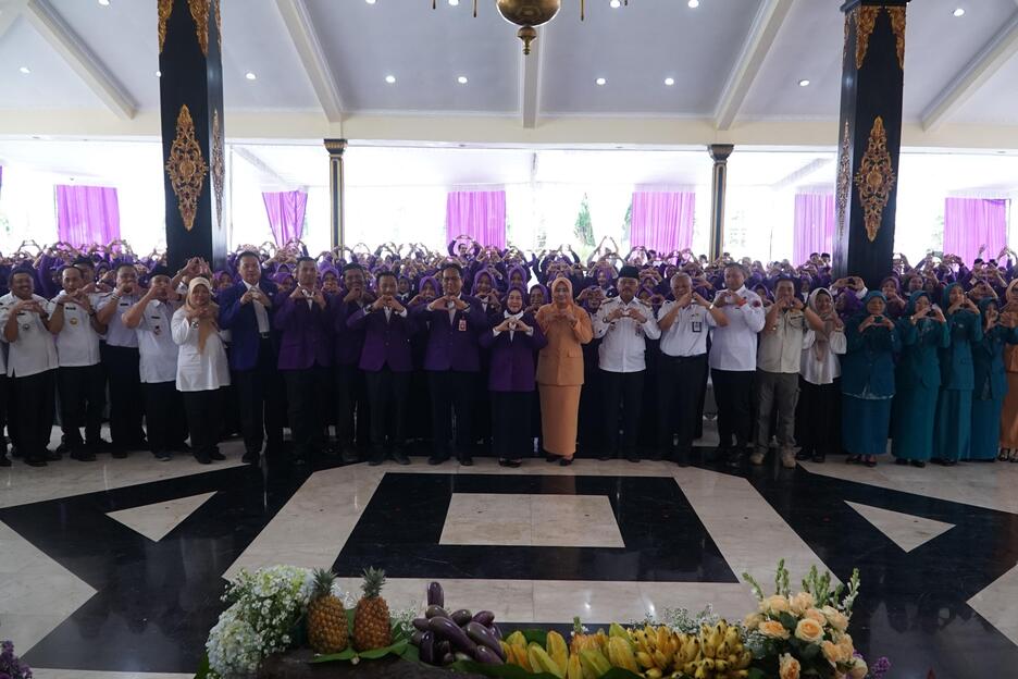 Satu Pin, Sejuta Harapan: Jombang Teguhkan Tim Pembina Posyandu Menuju Layanan Dekat dengan Masyarakat