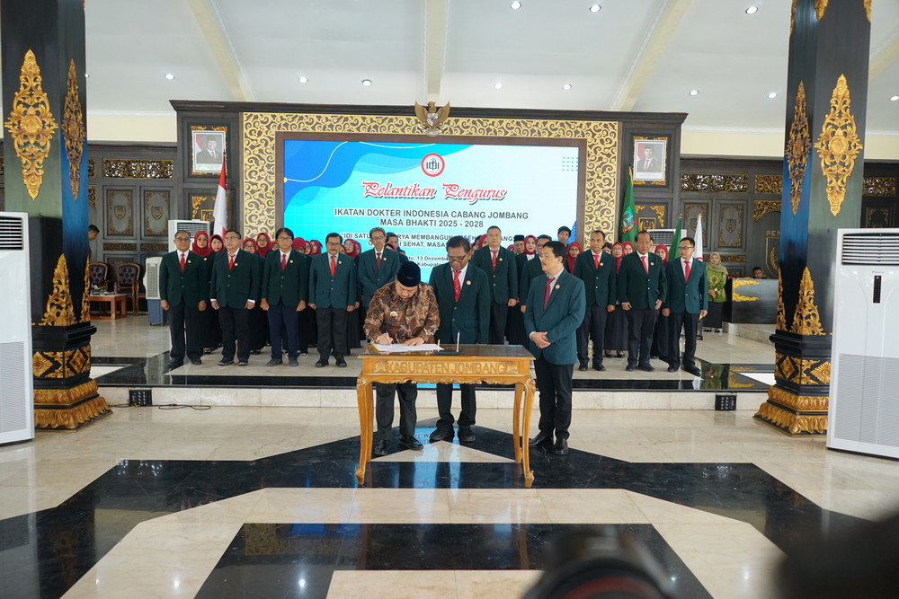 Pengurus IDI Cabang Jombang Periode 2025–2028 Resmi Dilantik, Bupati Warsubi Tekankan Profesionalisme dan Sinergi Kesehatan