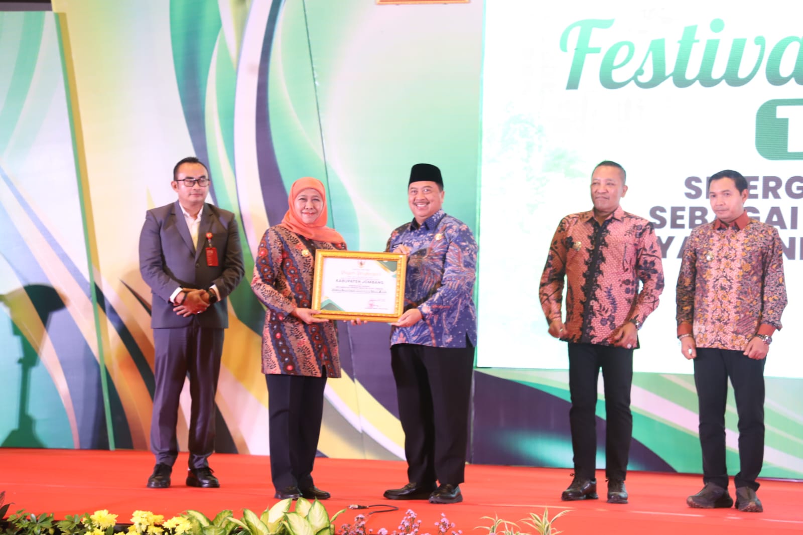 Gubernur Jatim Anugerahkan Jombang sebagai Daerah dengan Implementasi Industri Hijau Terbaik