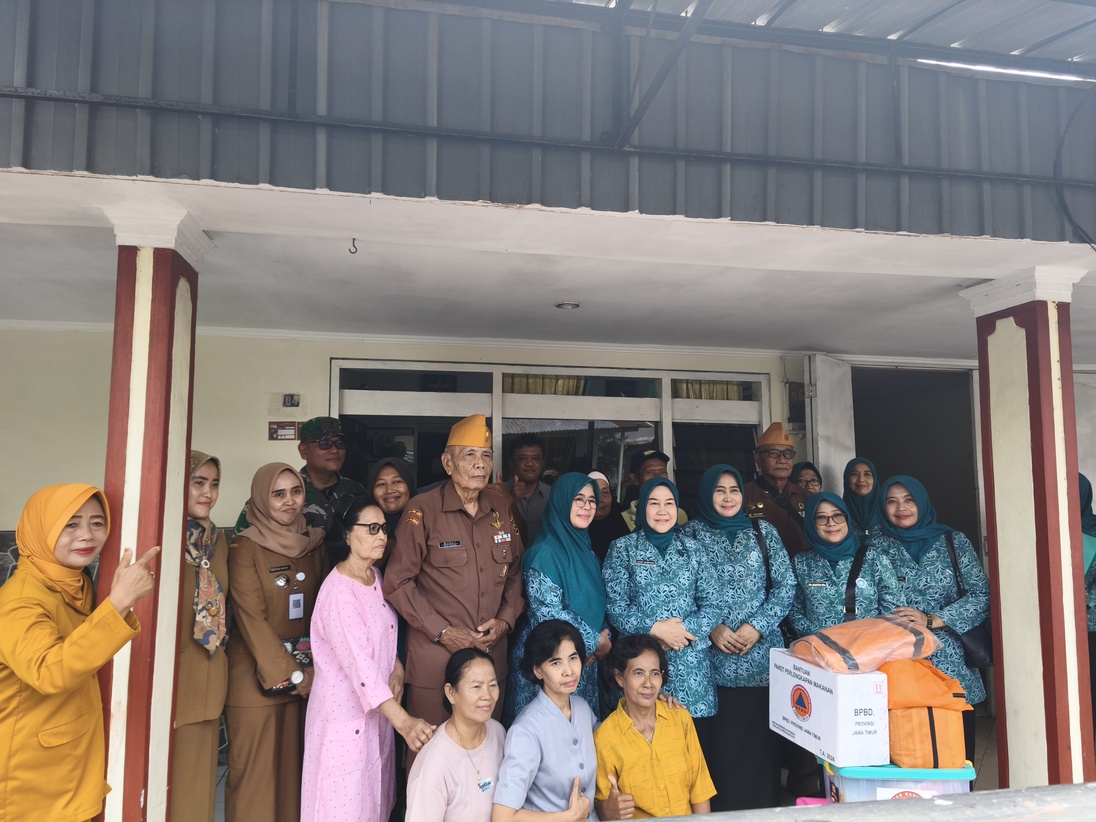 Merawat Ingatan, Menjaga Martabat: TP PKK Jombang Kunjungi Lansia Kowaveri