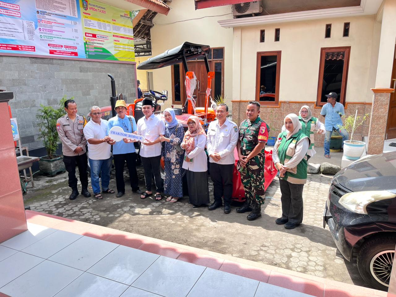 Dari Aspirasi ke Aksi, Bantuan Traktor Roda Empat Disalurkan di Mojokrapak