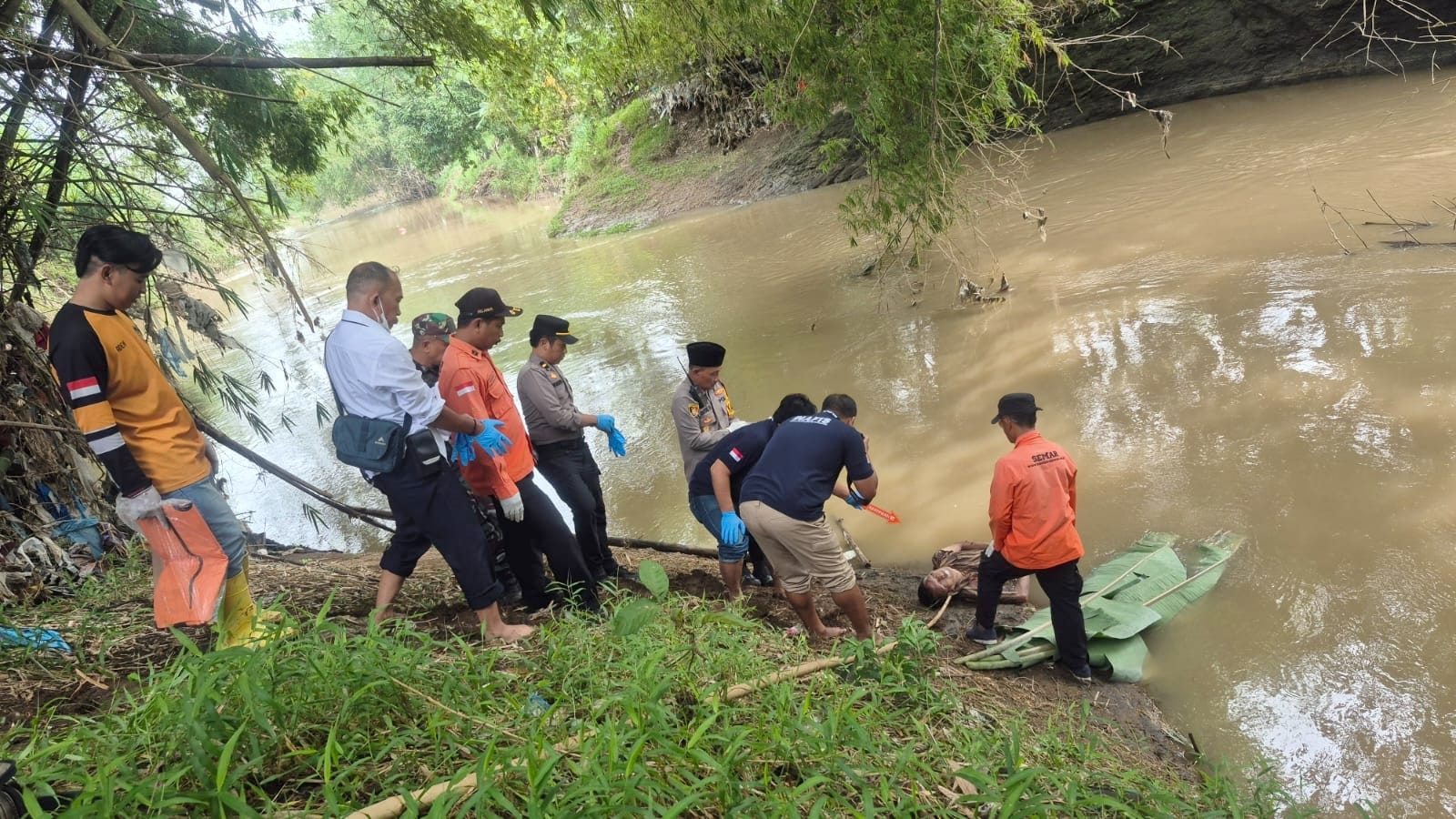 Diduga Epilepsi Kambuh, Pencari Barang Bekas Ditemukan Tewas di Sungai Pancir Jombang
