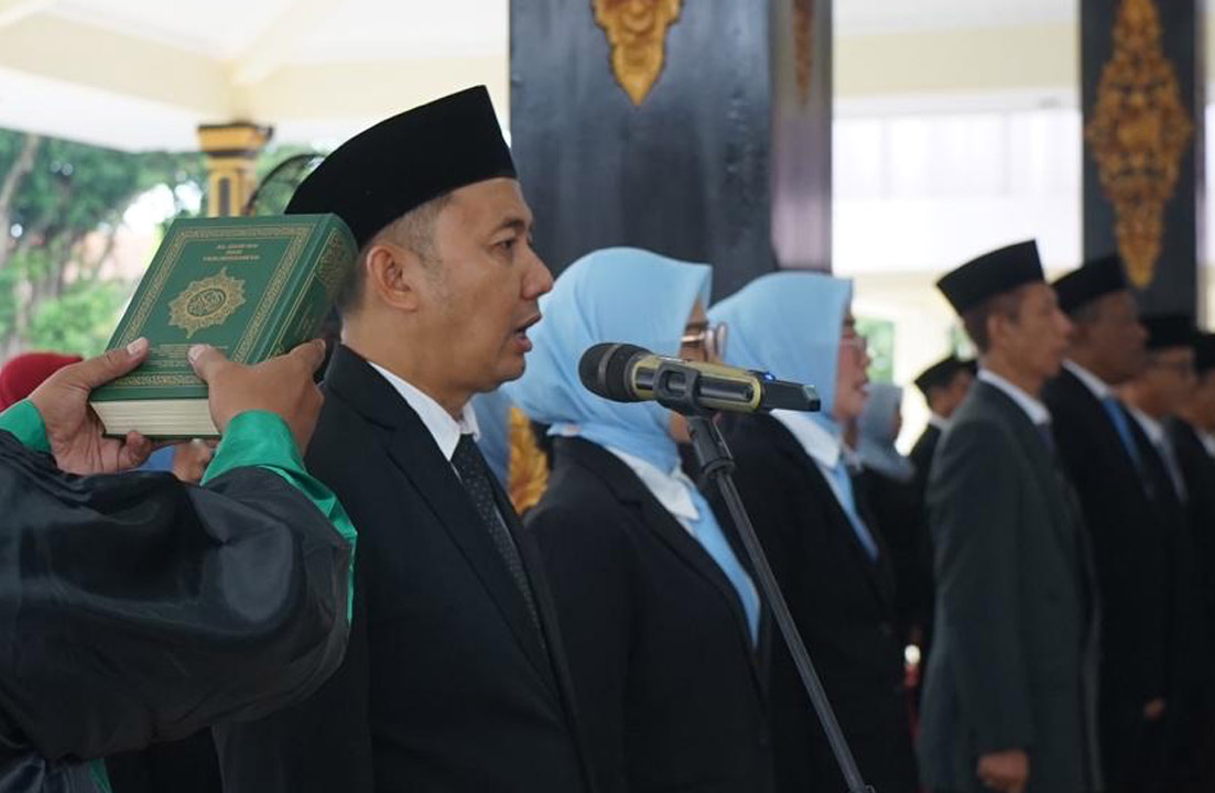 Bupati Warsubi melantik 84 Pejabat manajerial di Pendopo Kabupaten Jombang, Kamis (15/01/2026). (Foto : Jombangtv/kominfo)