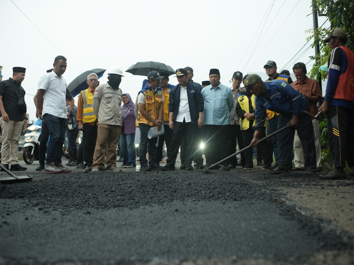 Kepedulian yang Tak Putus: Ikhtiar H. Warsubi Mengawal Perbaikan Jalan Nasional