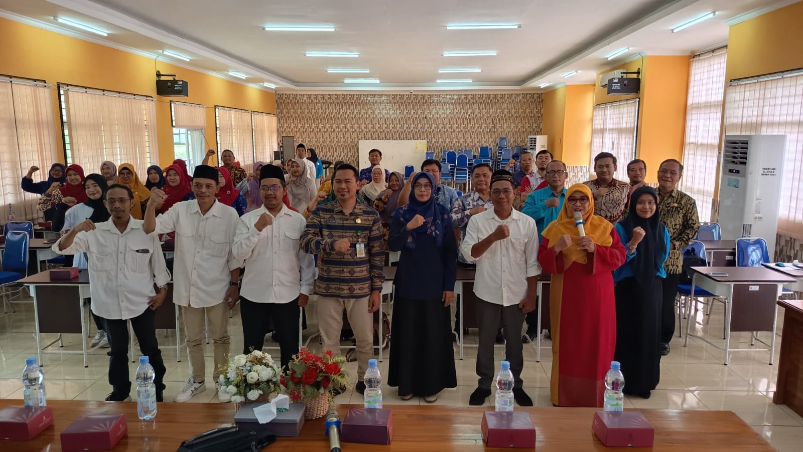 Lawan Intimidasi “Wartawan Bodrex”, PWI Jombang Bekali Humas Sekolah Edukasi Jurnalistik dan Hukum