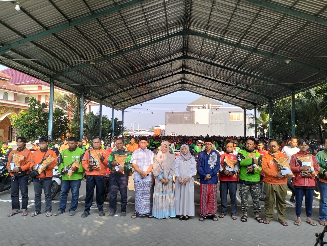 Antusias! 977 Ojol dan 115 Sopir Angkot Terima Zakat di Rumah Bupati Jombang