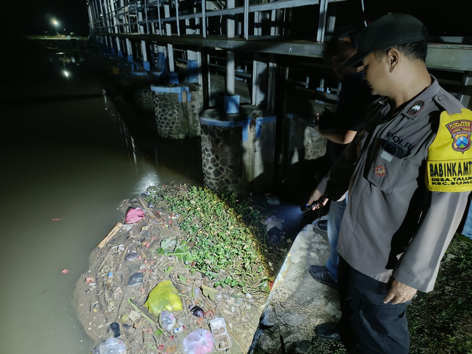 Geger! Jasad Bayi Laki-Laki Ditemukan Mengapung di Bendungan A Yani Jombang