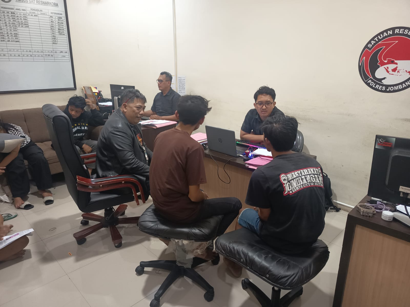 Dua Pengedar ​Sabu dan Pil Koplo di Jombang Ditangkap, Ratusan Butir Disita