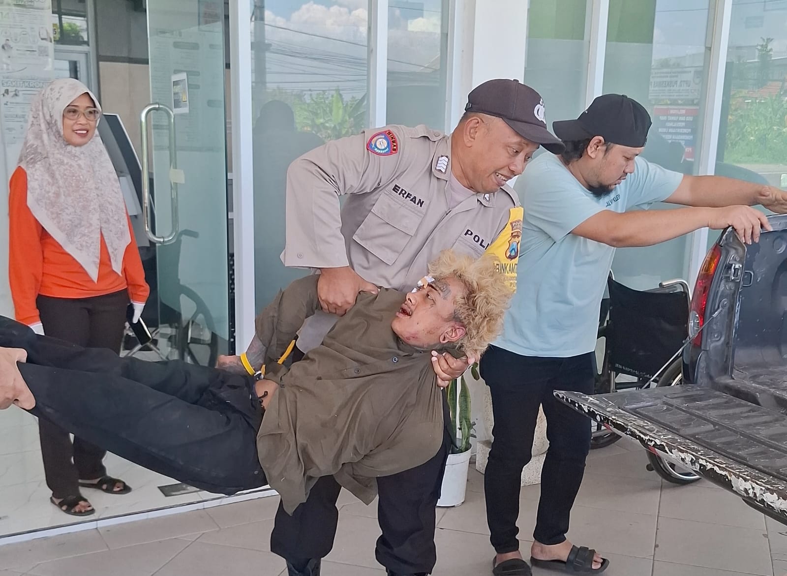 Lansia di Jombang Jadi Korban Pembacokan Anak Jalanan, Pelaku Babak Belur Dihajar Massa