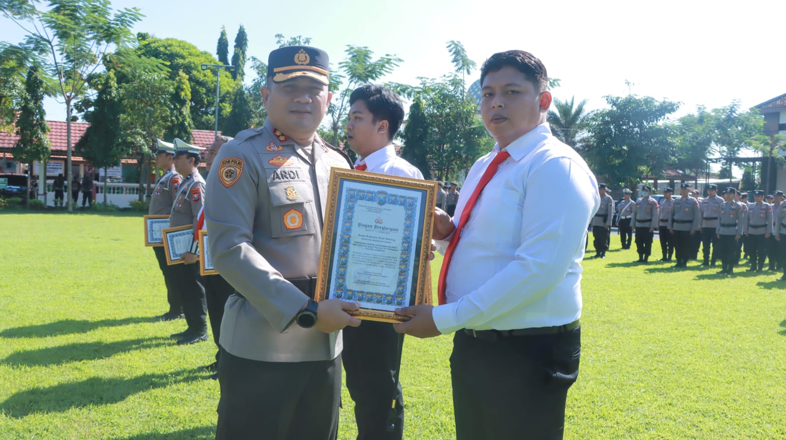 Apresiasi Dedikasi, Kapolres Jombang Anugerahi Penghargaan Enam Personel Sigap