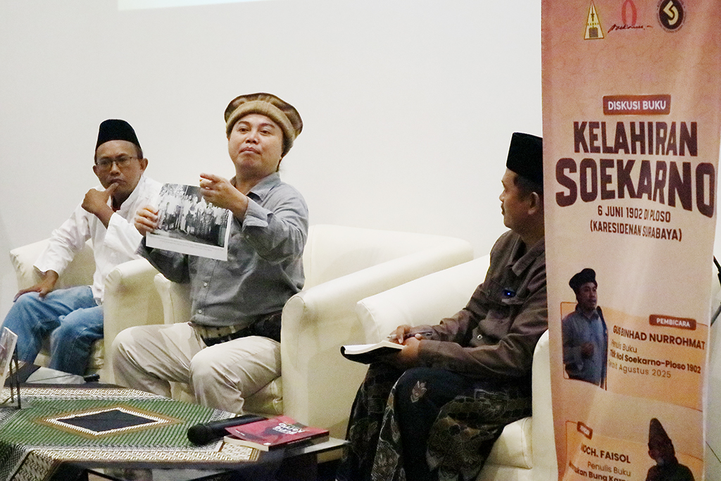 Peserta diskusi sejarah di Museum MINHA Tebuireng membedah dua buku untuk menelusuri jejak Bung Karno di Ploso, sebagai upaya rekonstruksi sejarah (Foto : Luhur Wijaya)