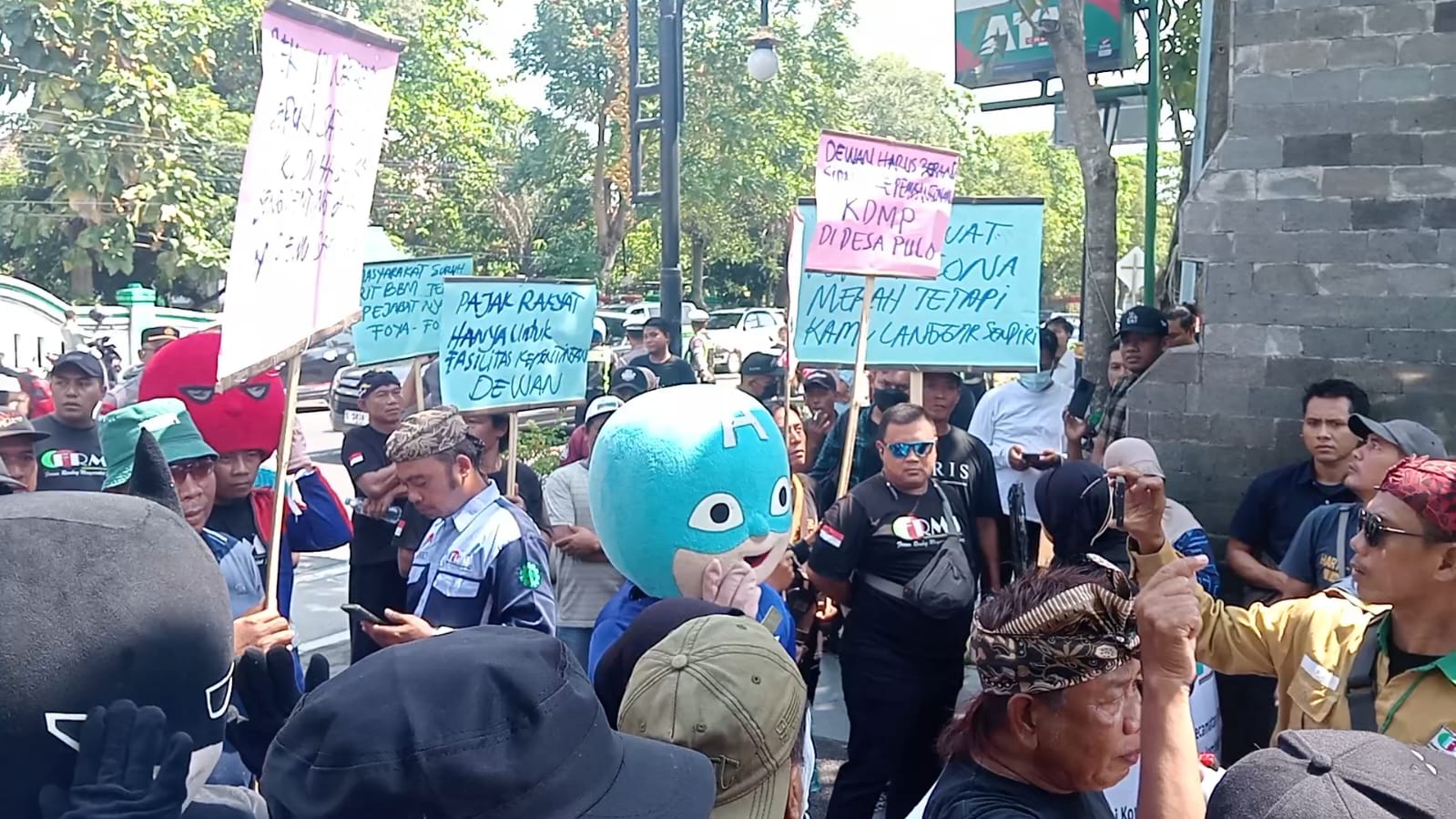 FRMJ Geruduk Kantor Pemkab Jombang, Tuntut Pembersihan PKL di Zona Terlarang